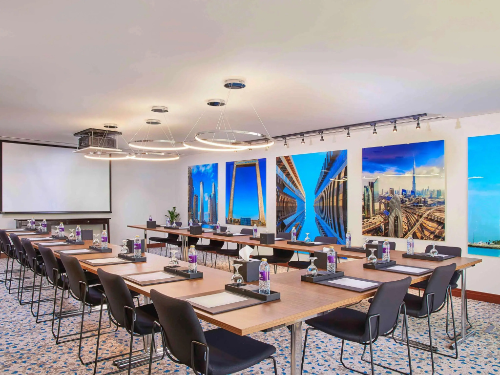 Отель Mercure Dubai Barsha Heights Hotel Suites And Apartments