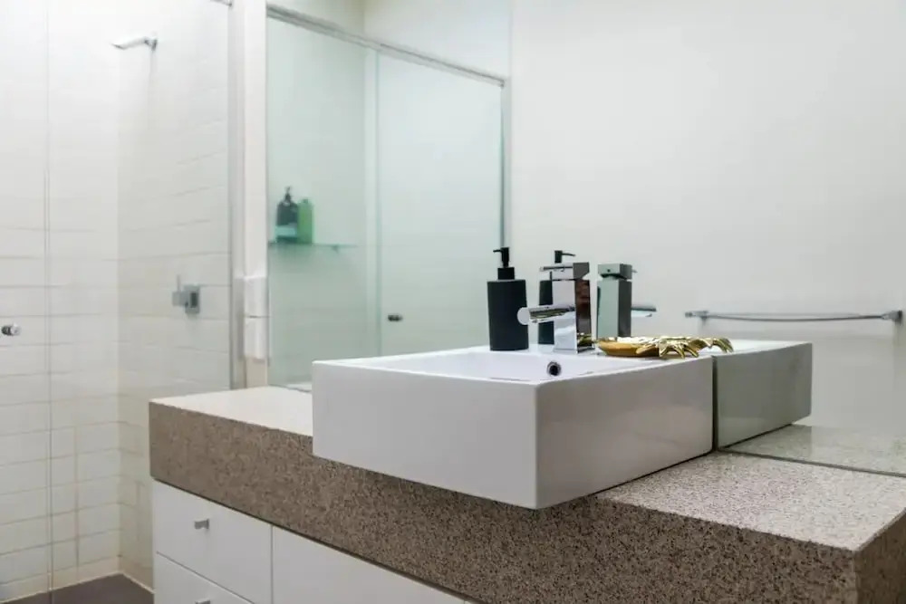 Trendy 2 Bedroom Townhouse In Melbournes Richmond