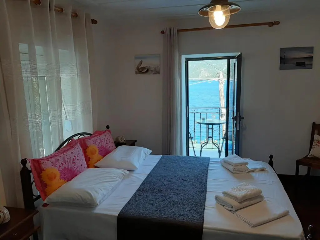 Chiona΄s Apartments by the Sea