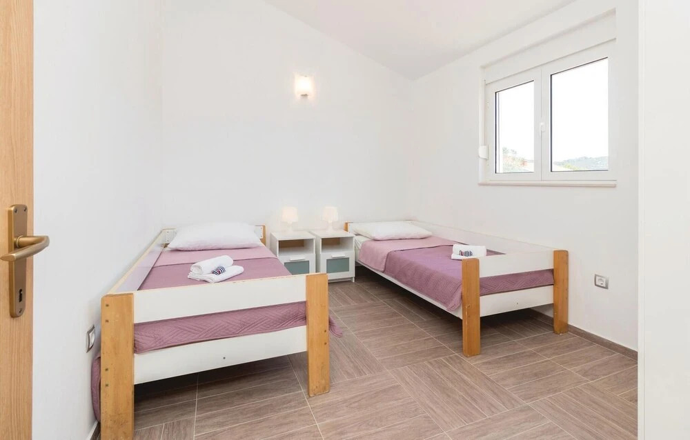 Stunning Home in Zdrelac With Wifi and 2 Bedrooms