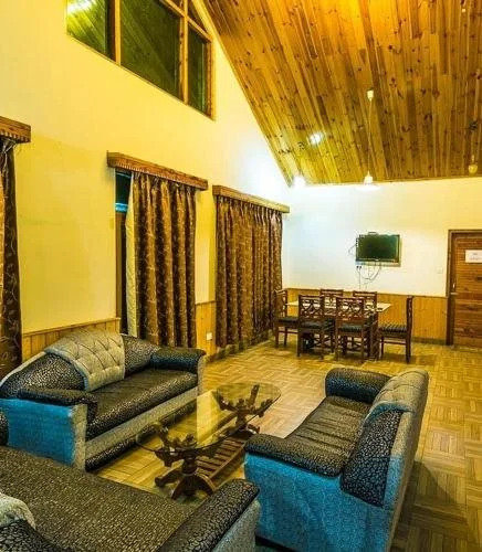 THE CEDAR VILLA AND APARTMENT,Bonefire,Cook,Helper,Kitchen,Lawn,Parking,5 min Drive Mall road