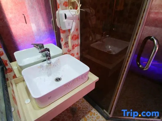 Zexuan Boutique Hotel (Subway Station Store, Zhenping Road, Shanghai)