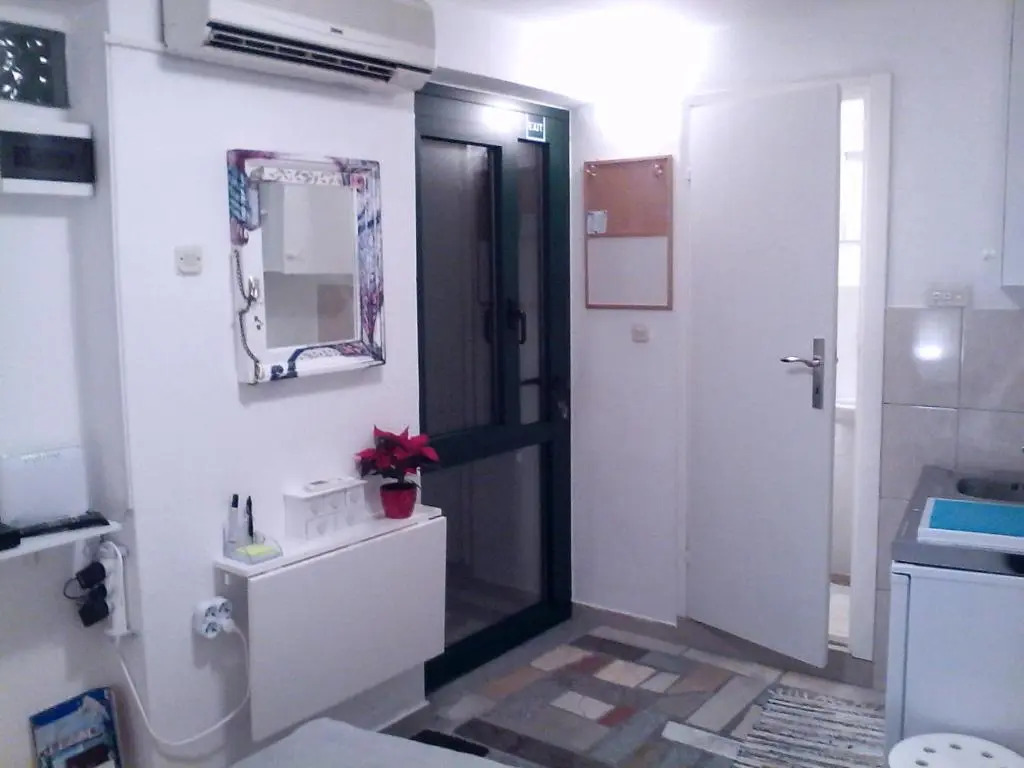 Assi Room