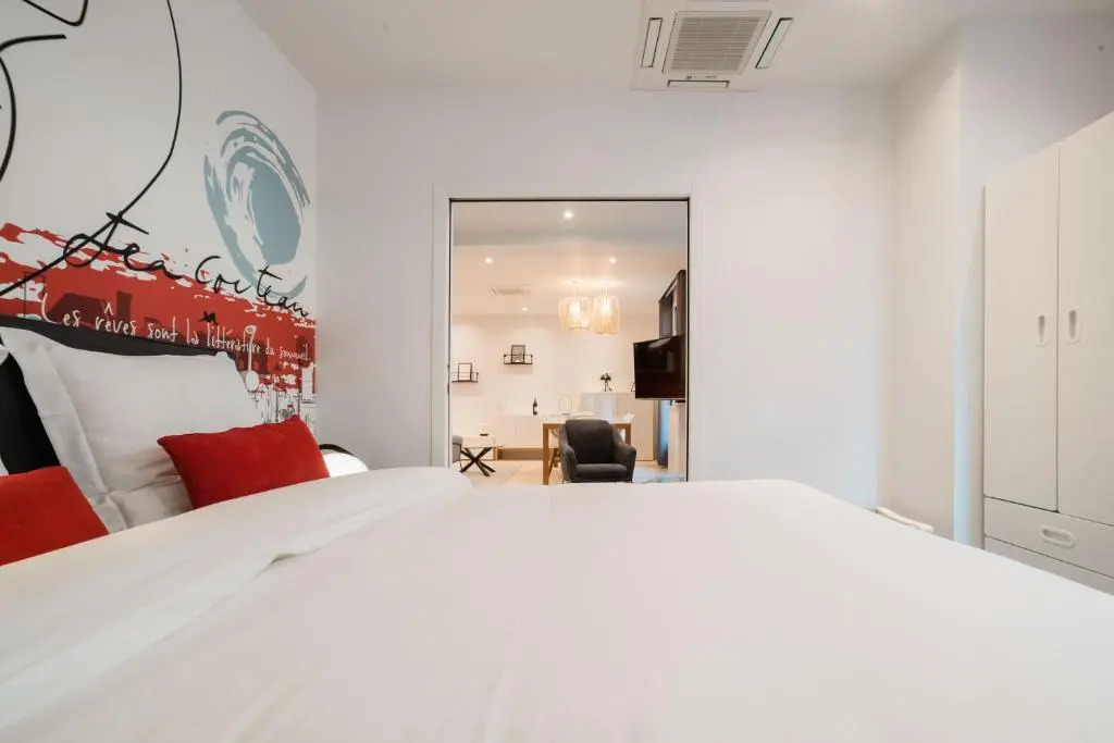 SUITE COCTEAU : au cœur de la Rive Gauche, neuf, design, 2/4/6 personnes