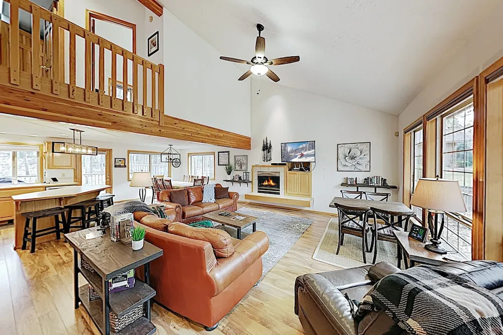 Tranquil North End Gem W/ Hot Tub & Bikes 5 Bedroom Home