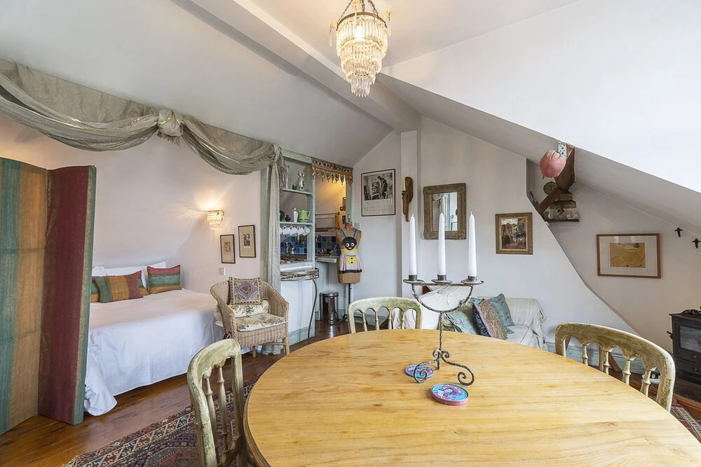 Colorful studio for 2, near Ladbroke Grove station