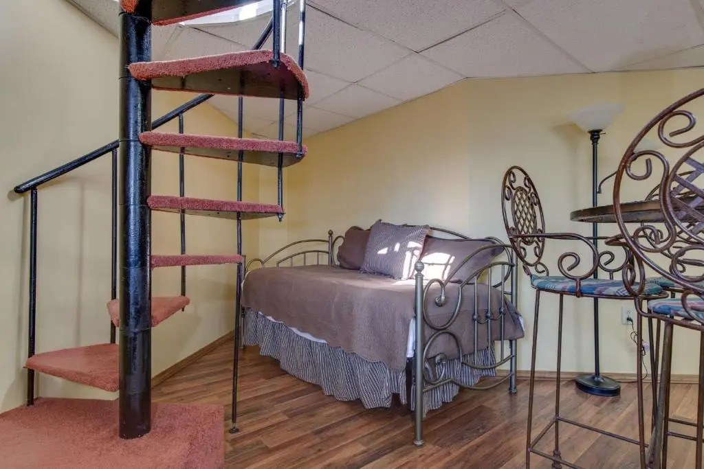 Smoky Mountain Dreams, 3 Bedrooms, Pool Access, Hot Tub, WiFi, Sleeps 7