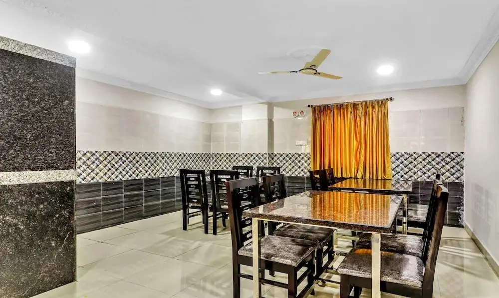 Itsy by Treebo - Royal Galaxy Kukatpally