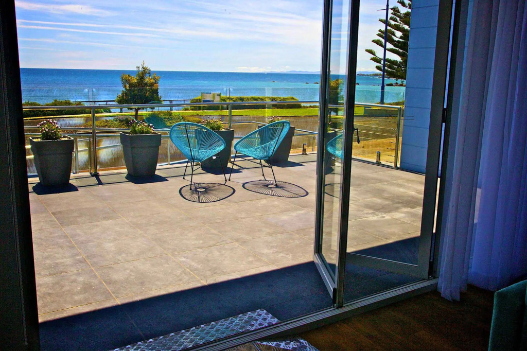 Penguin Beachfront Apartments