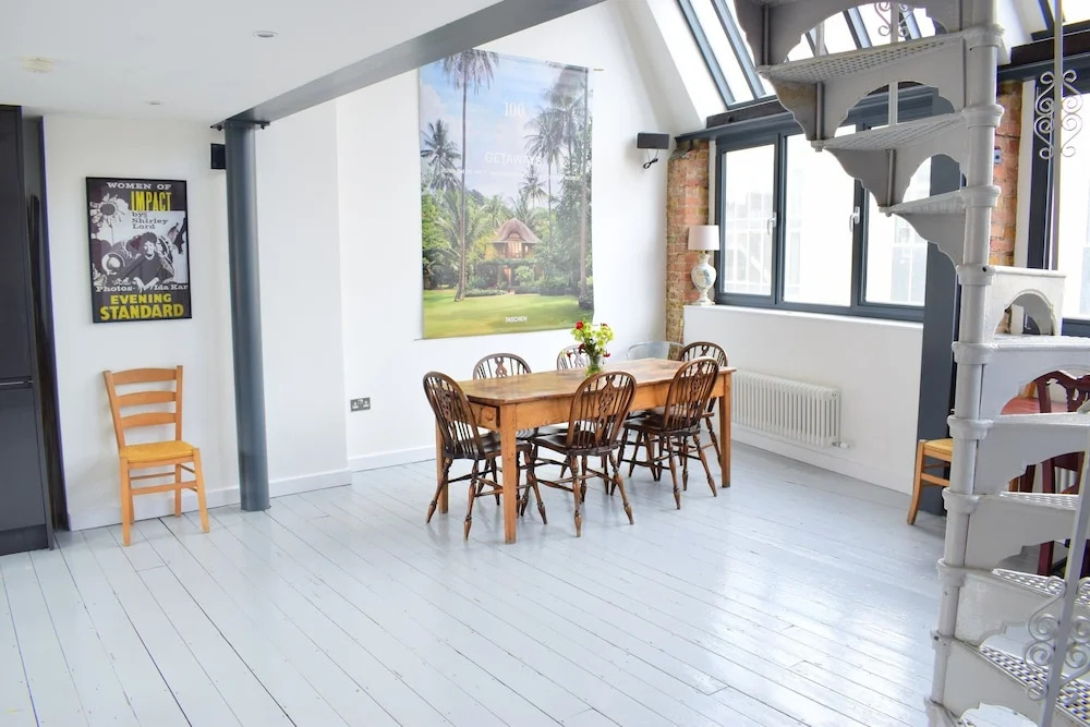 2 Bedroom Loft Flat in Hammersmith