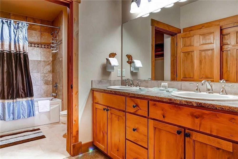 3301 Champagne Lodge, Trappeur's Crossing Apartment 2