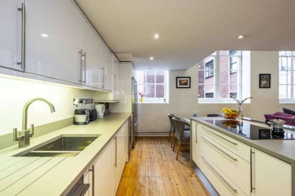 Stylish Loft-style Apartment Close to Overground