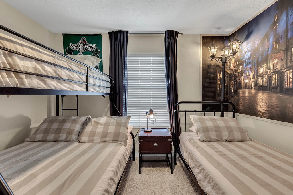 5 Bedrooms 4 Bathrooms Storey Lake 4890 Rc