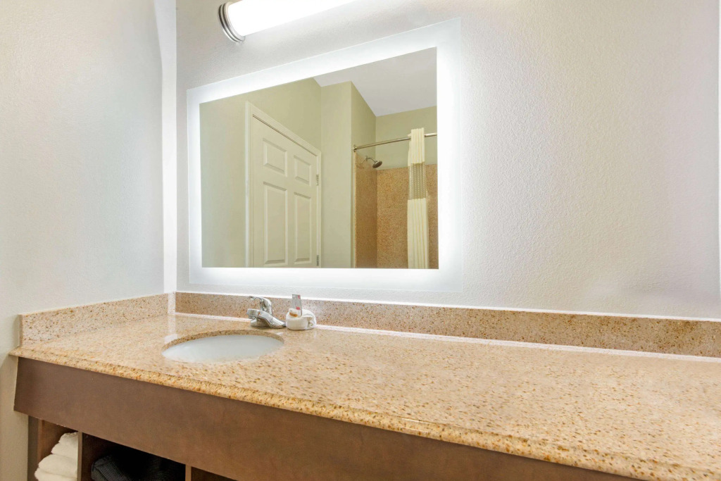 La Quinta by Wyndham Bridge City-Orange
