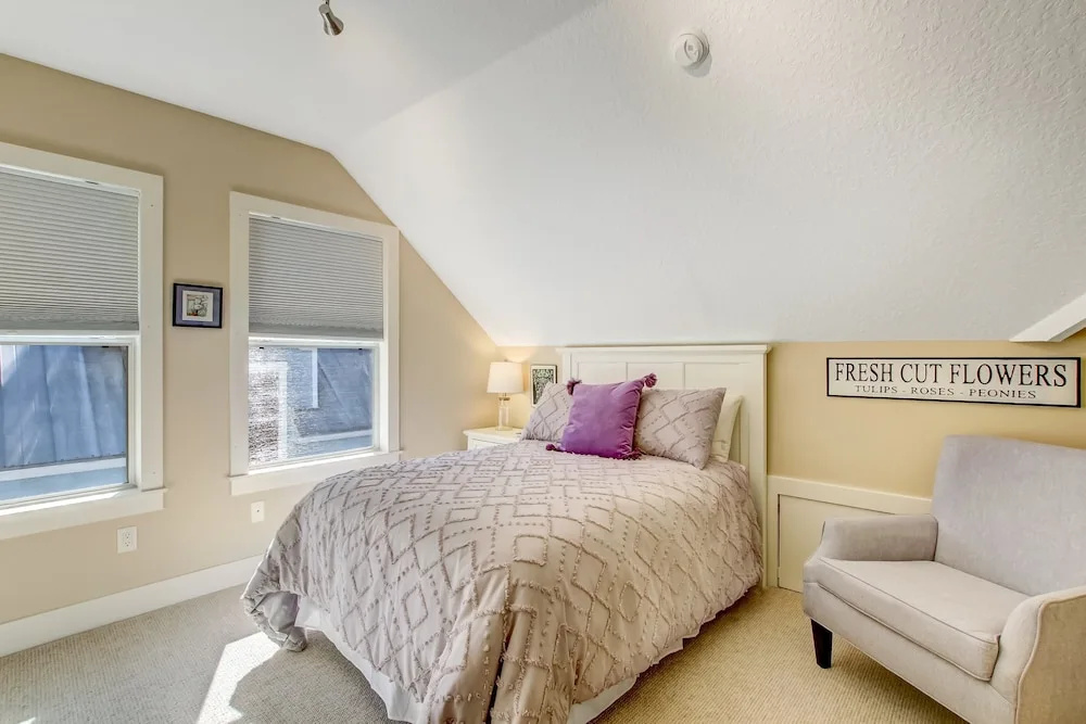 1016 San Fernando Street 3 Bedroom Home by Redawning