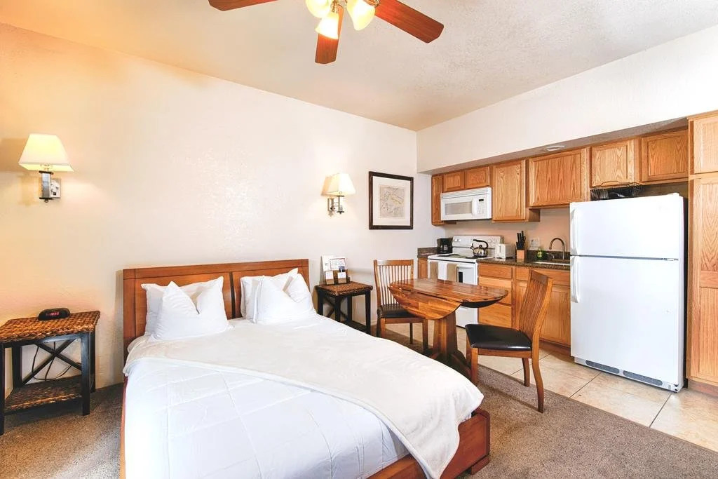 Canyon Plaza Premier Studio and Apartments