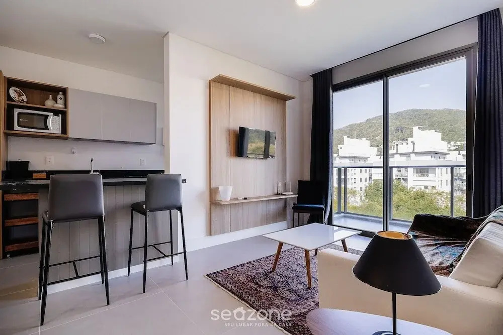 Stay in a Building With a Pool, Gym, and Leisure - SSL