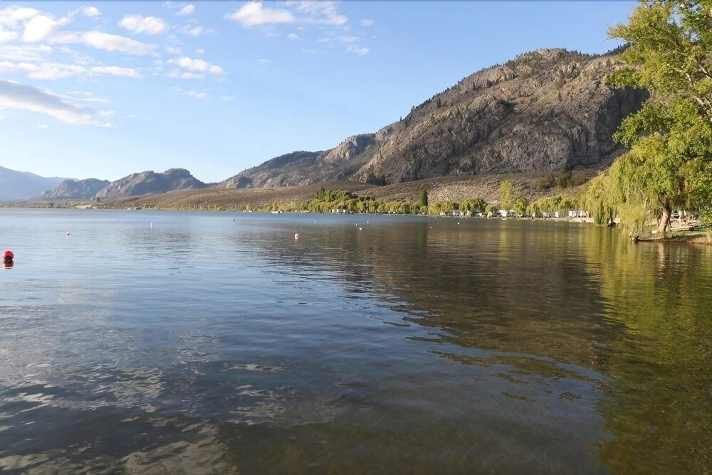 Lakefront Cottage at Nk'mip Campground - 4 Br Cabin