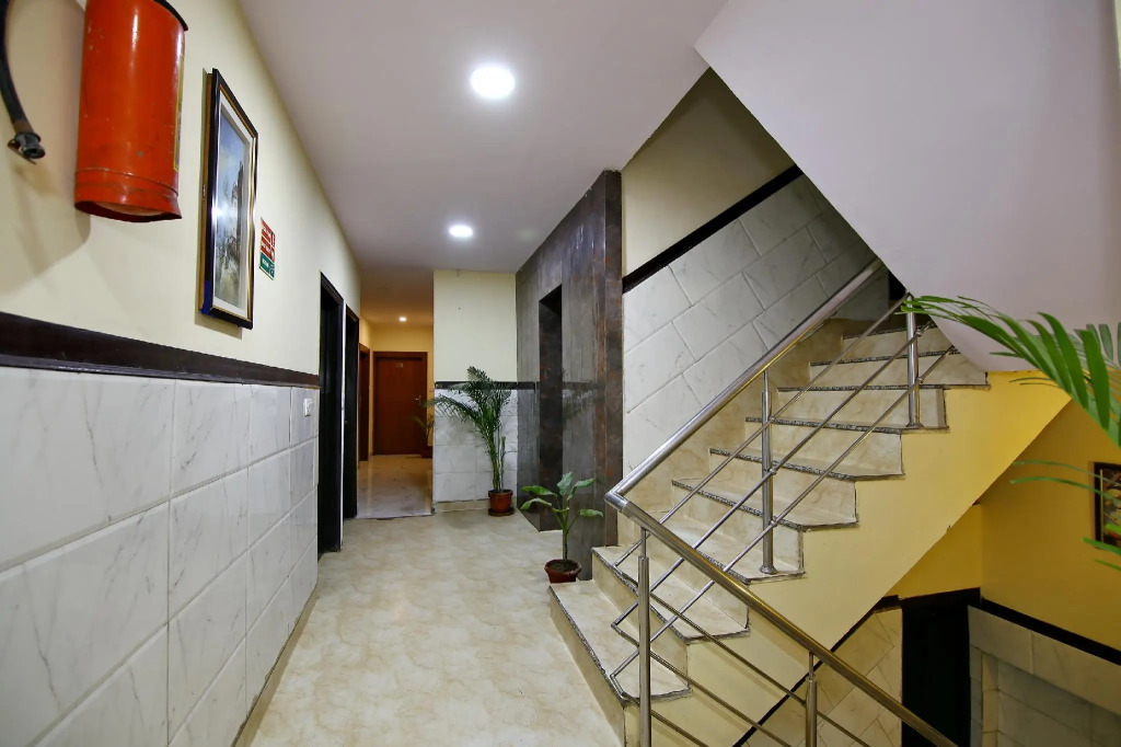 Treebo Green View, Noida