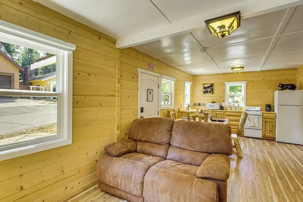 Walk to Water: Cozy Cabin in Green Valley Lake!
