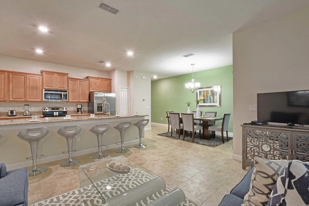 Storey Lake 4 Bedroom Townhome w Splashpool - 1618ST