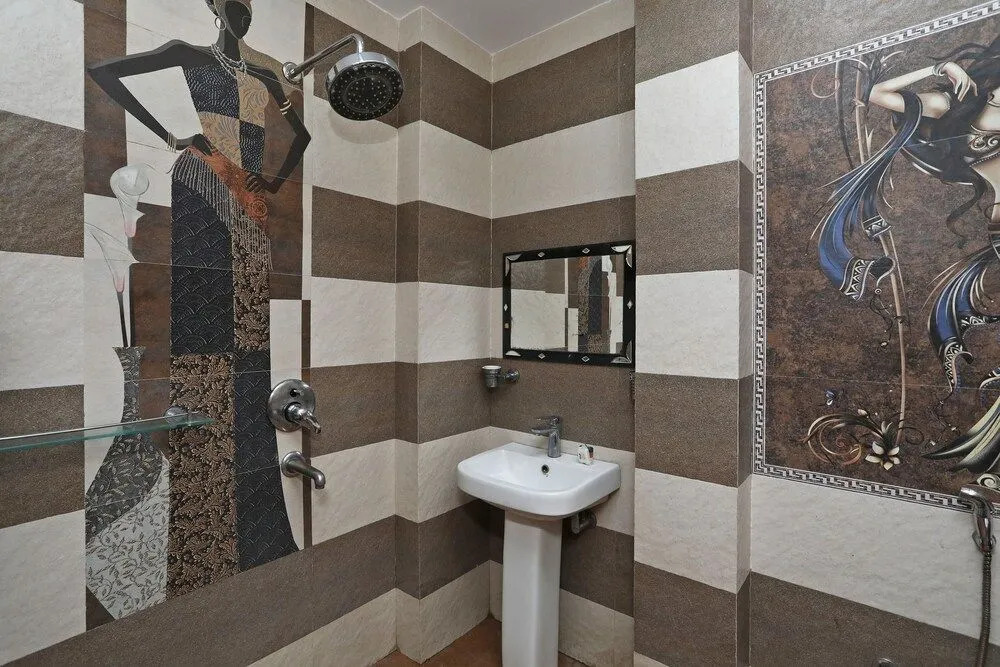 Collection O 24553 Paradise Inn Newtown