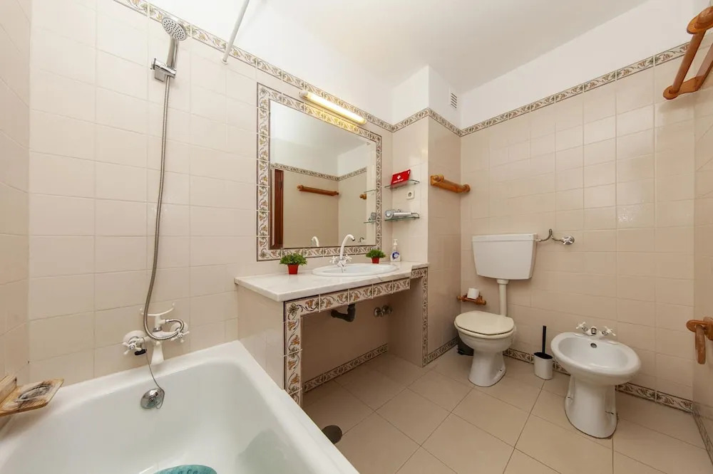 N 02 - Bedroom 2 in Amaro Sight Guesthouse