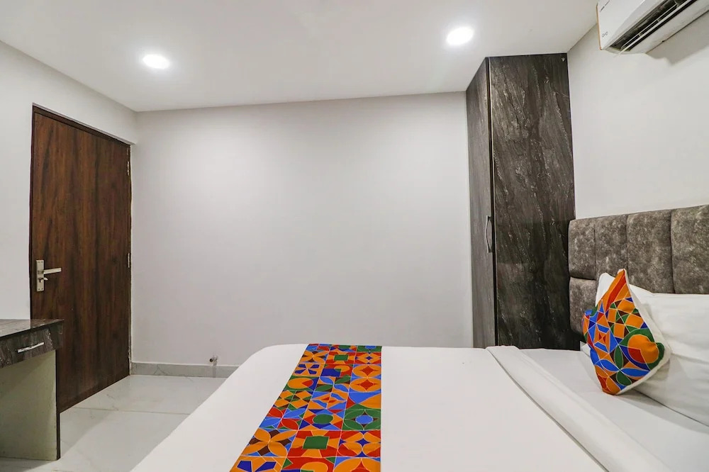 Oyo Townhouse 1126 Super 8