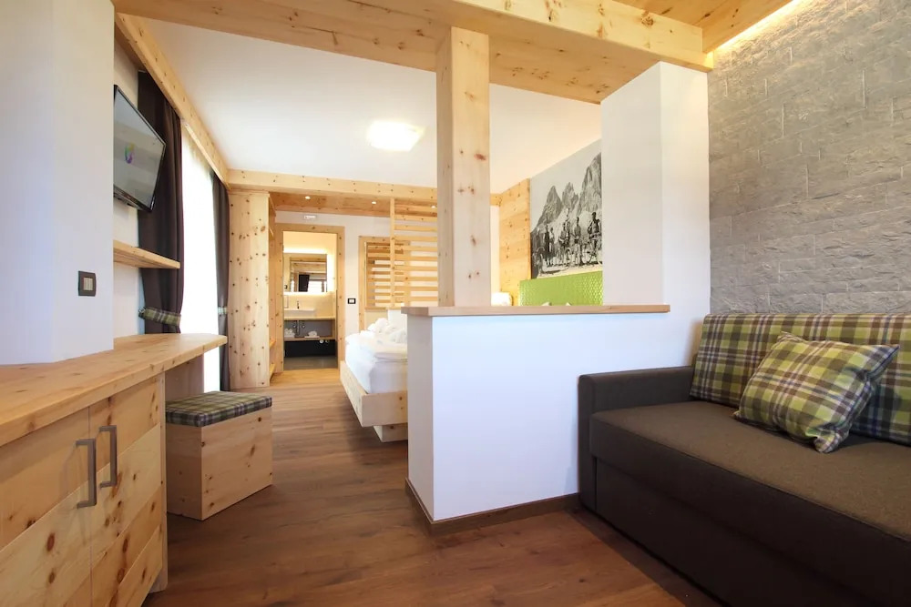DOLOMITES B&B - Suites, Apartments and SPA