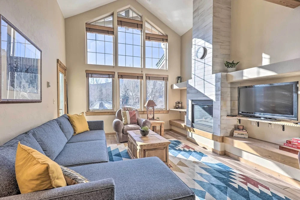 Frisco Condo w/ Balcony: 7 Mi to Copper Mountain!