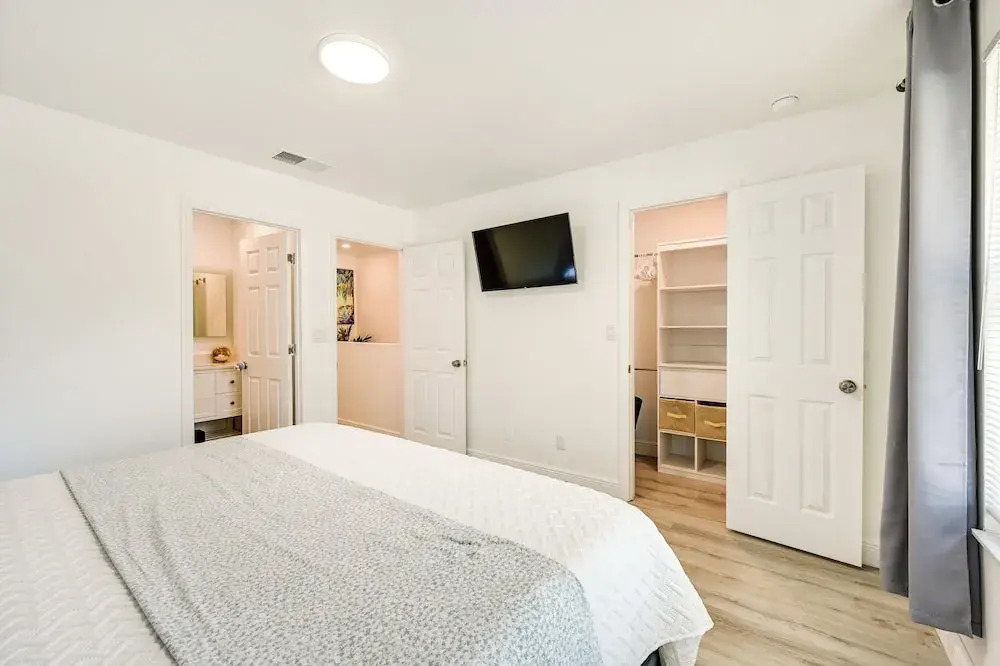 Marco Island Townhome: 2 Mi to Beaches!