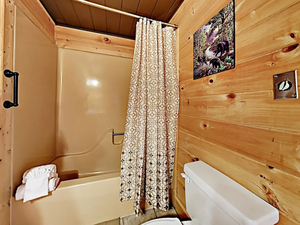 Chalet W/ Epic Mountain Views & Hot Tub 3 Bedroom Cabin