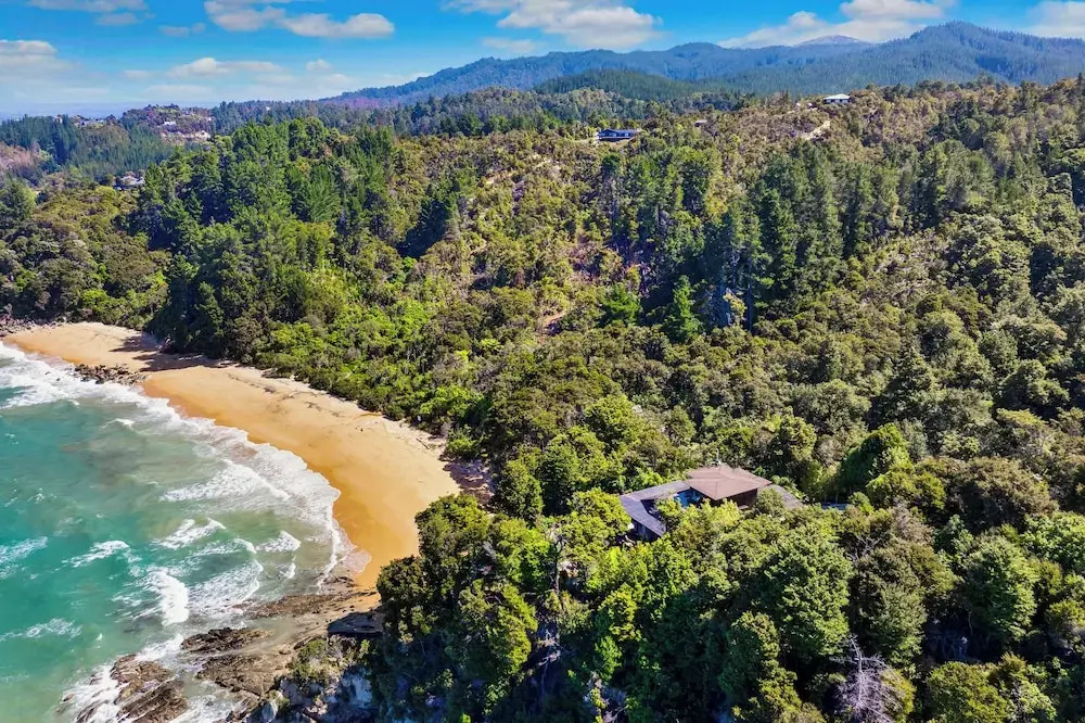 Oceanview Penthouse Suite & Beach Access