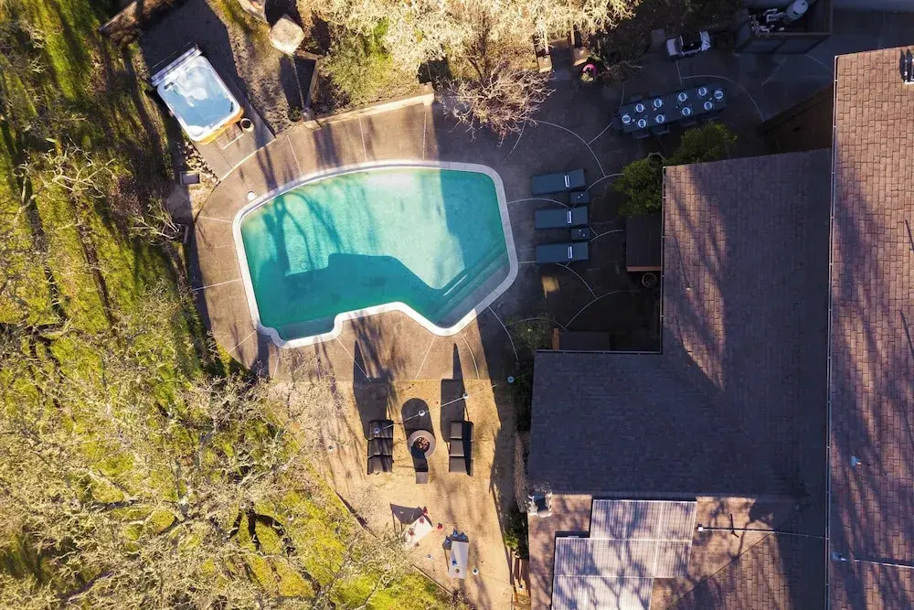 3.5-acre 5bdr Rereat w/ Views, Pool + Hot Tub, Fire Pit Gable by Avantstay