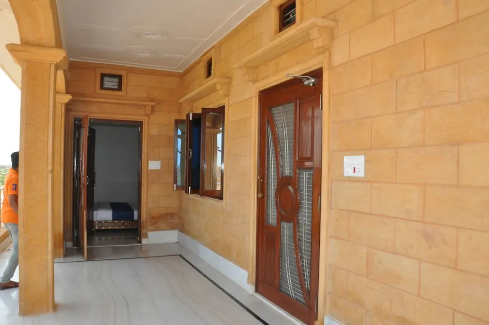 Sartaj Hotel