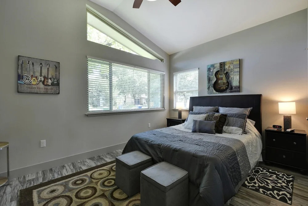 3BR Tree Shaded Home in Austin by RedAwning