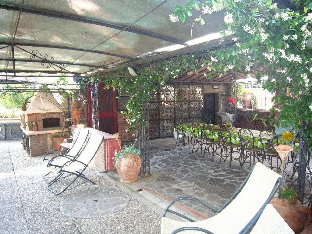L'uliveta del Luschi Villa, piscina privata e campo da tennis, playground, wi-fi & pet friendly