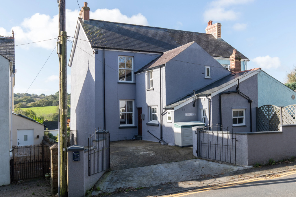 Cartref - Beautiful Cottage, Hot Tub, Countryside Views