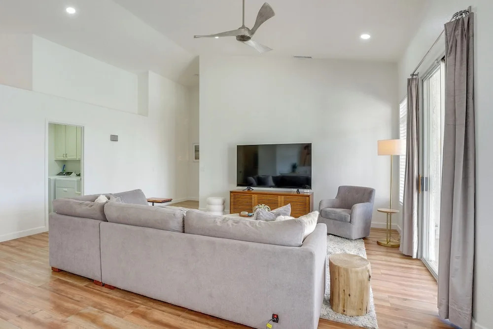 Pool + Lakefront: Upscale Glendale Getaway