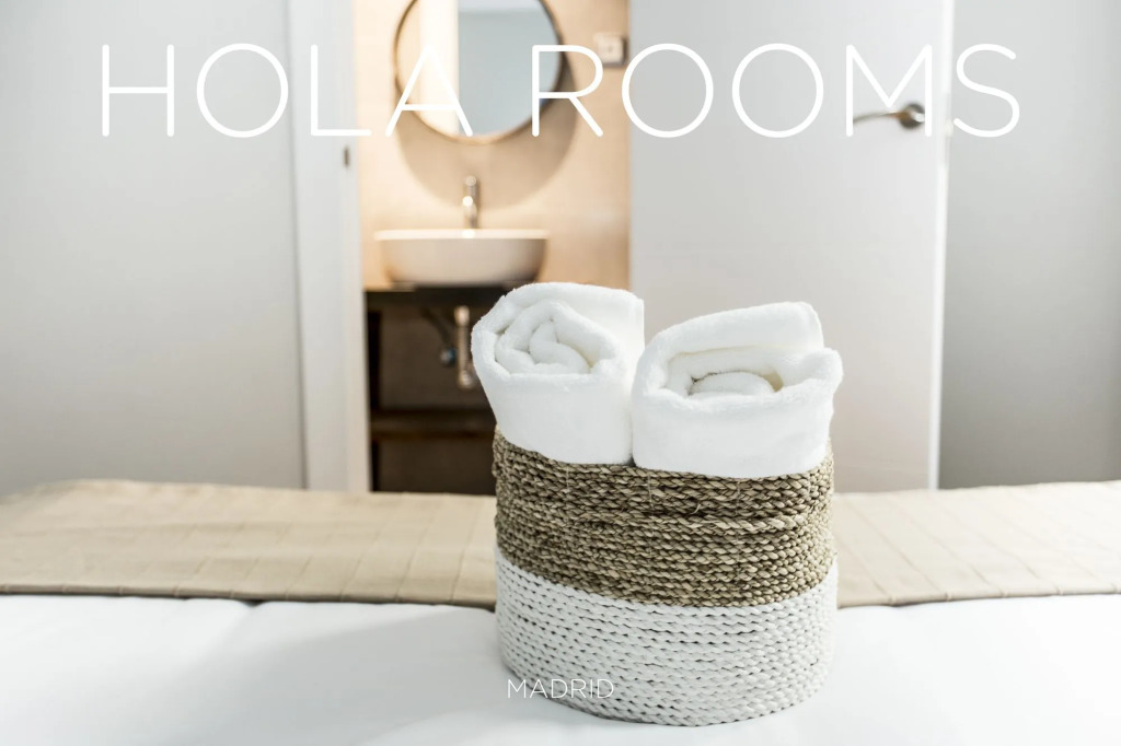 Hola Rooms