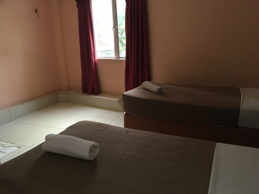 Red Apple Hotel