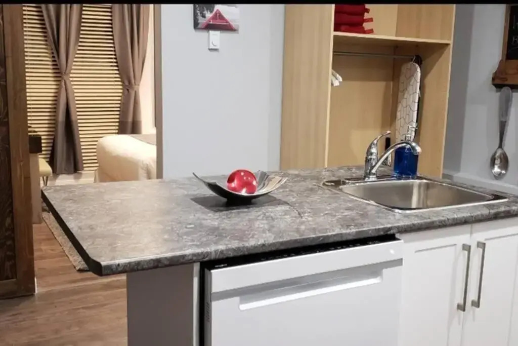 Beautiful 1 BDR Apt #G Hull/Ott by Amazing Property Rentals