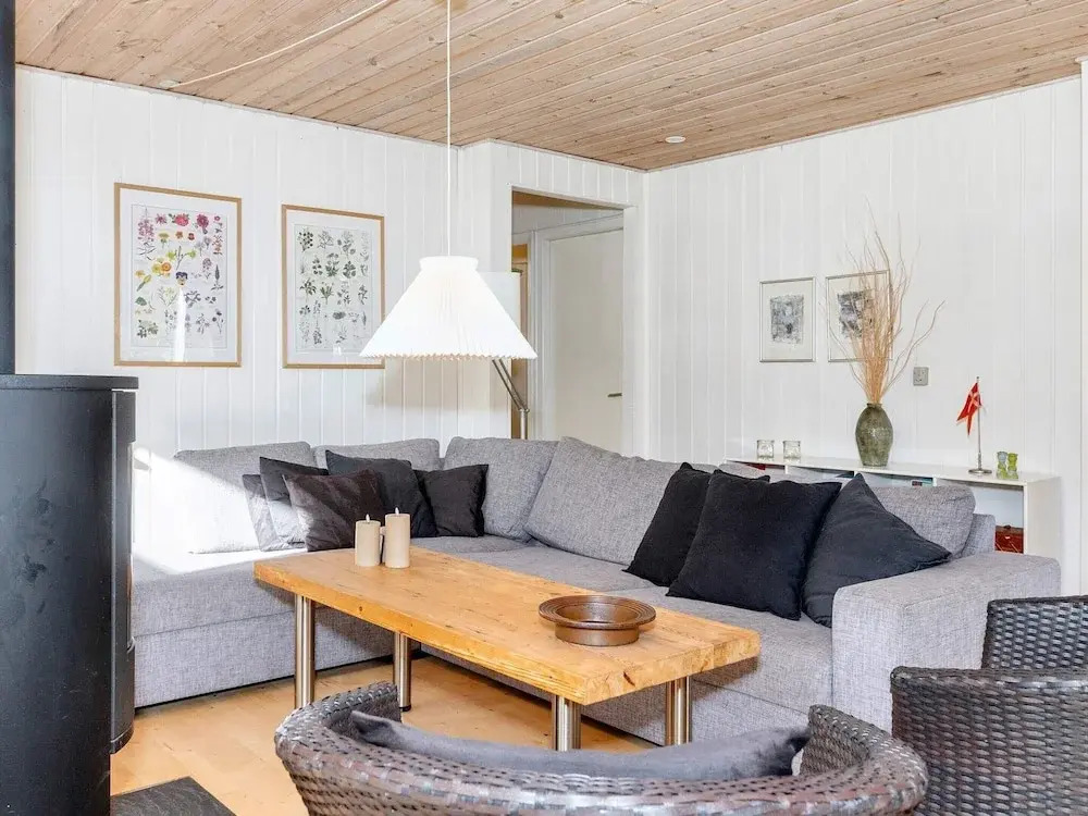 Tranquil Waterside Retreat-By Traum