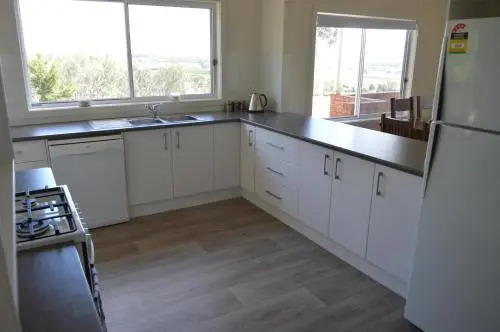 BATHURST GOLDFIELDS RESIDENCE on MOUNT PANORAMA