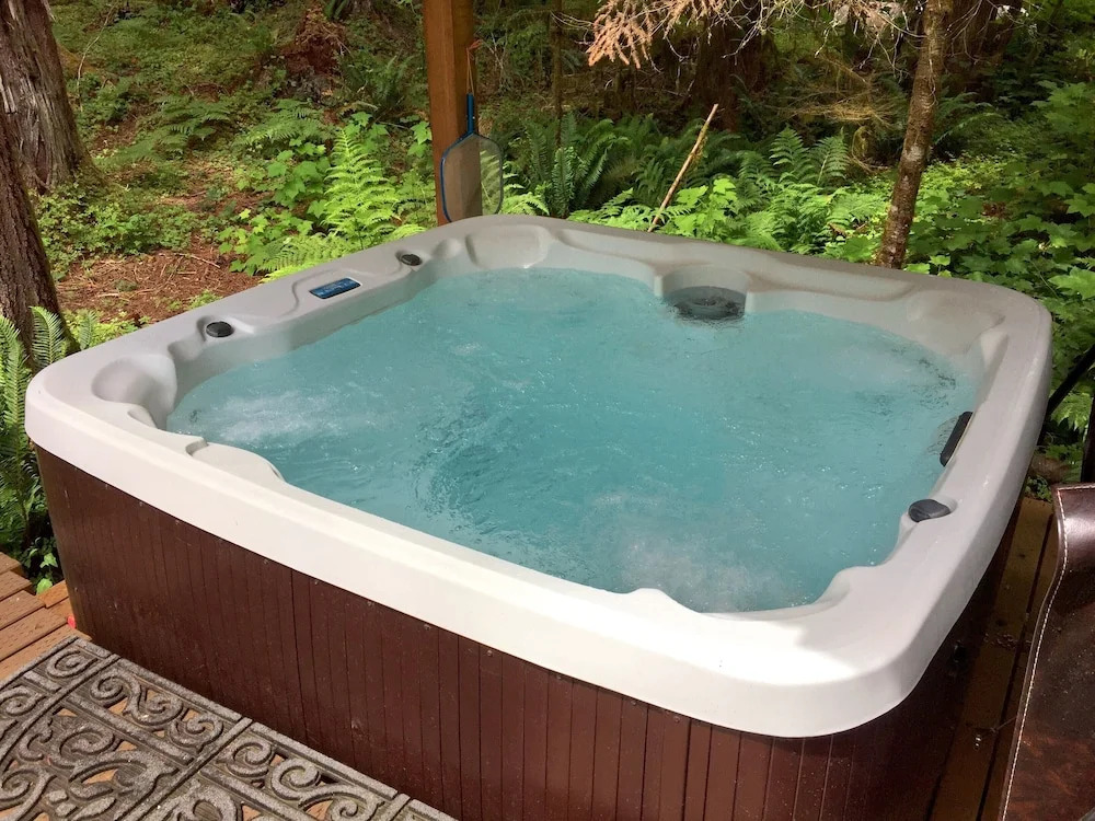 Mt Baker Rim Cabin 99 - Charming Cabin With a hot Tub, Wi-fi, Pet Friendly