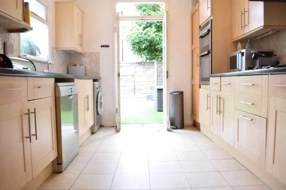 5 Bedroom Family Home Near Wimbledon