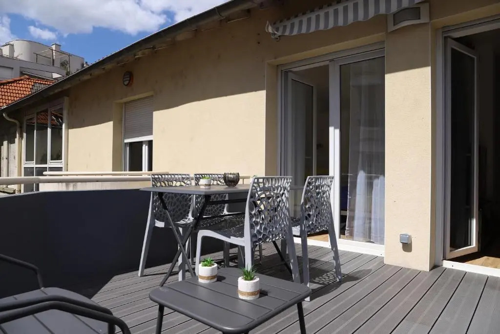Charmant T3 Jaude + Terrasse Et Garage