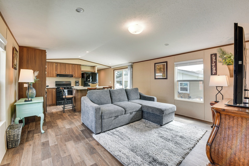 2 Mi to Ocean! Family-friendly Emerald Coast Haven