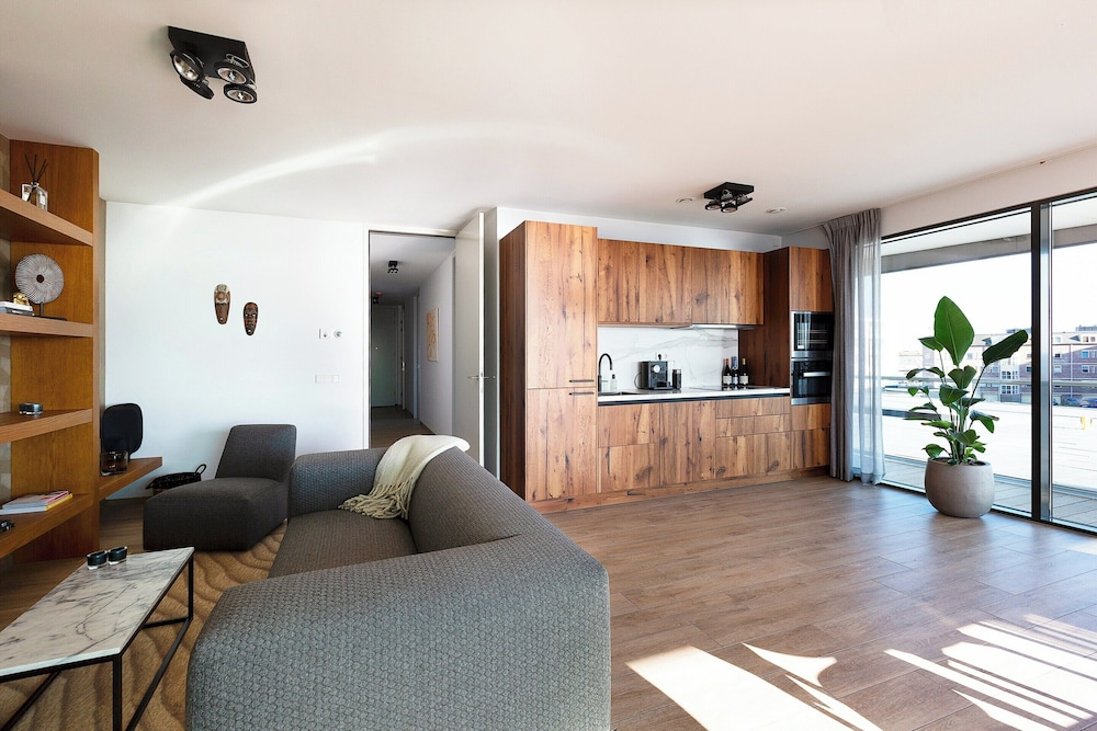 Luxury Seaview Apartment for 4