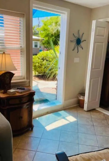 Mini Pearl, Private 2 BR - 1 block to BEACH!